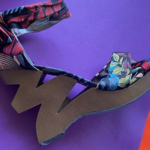 ROUGE HELIUM ZIG-ZAG WEDGE